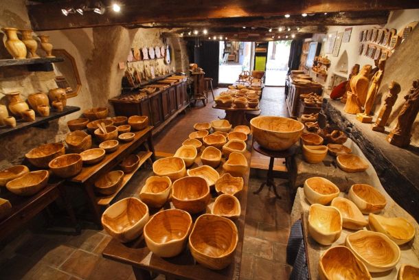 Vue dans la boutique Le Travail du bois d'Olivie à Tourrettes sur Loup